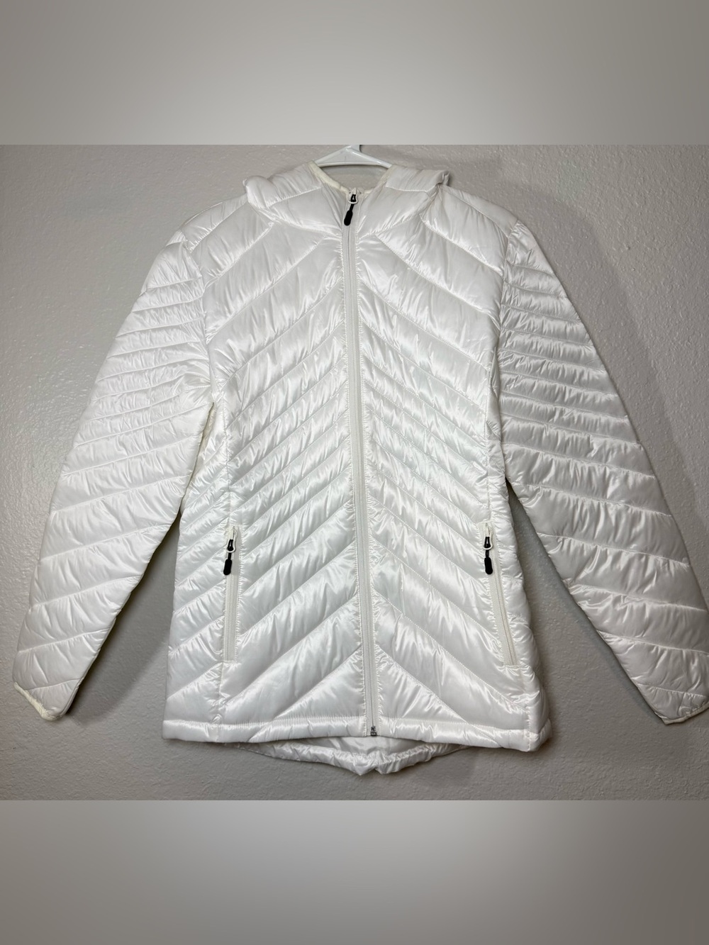 Women’s White Quilted Puffer Snow Jacket Size M Hooded Zip Up Lightweight